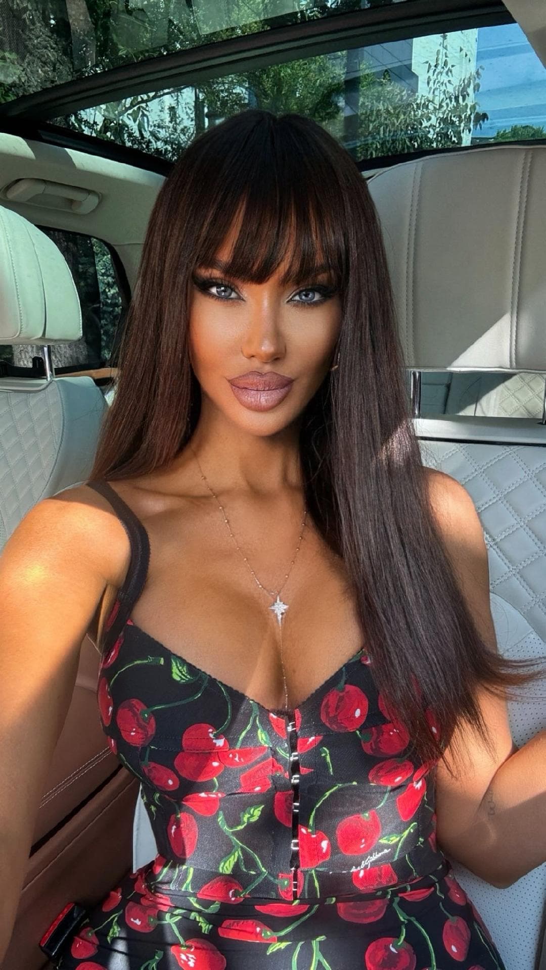 Peruca cu breton Olivia